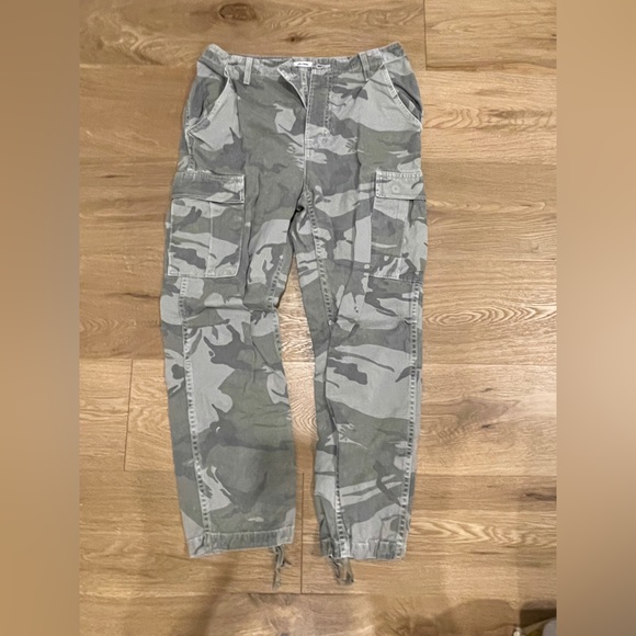 Grlfrnd cargo camo denim in maxwell size 28 - Picture 5 of 11